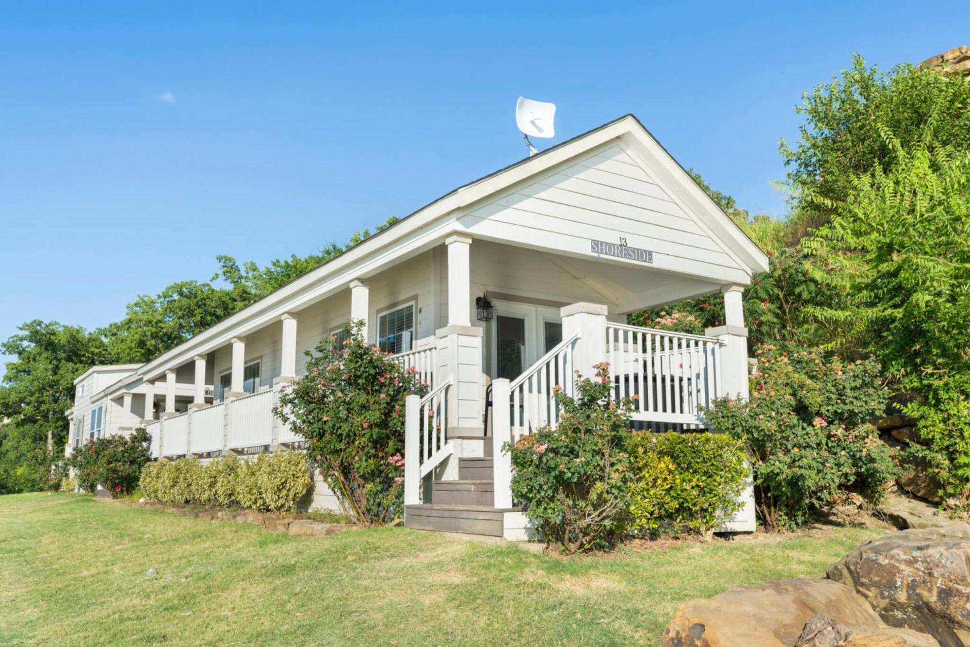 Crosstimbers Marina And Cottages Sperry Exterior foto